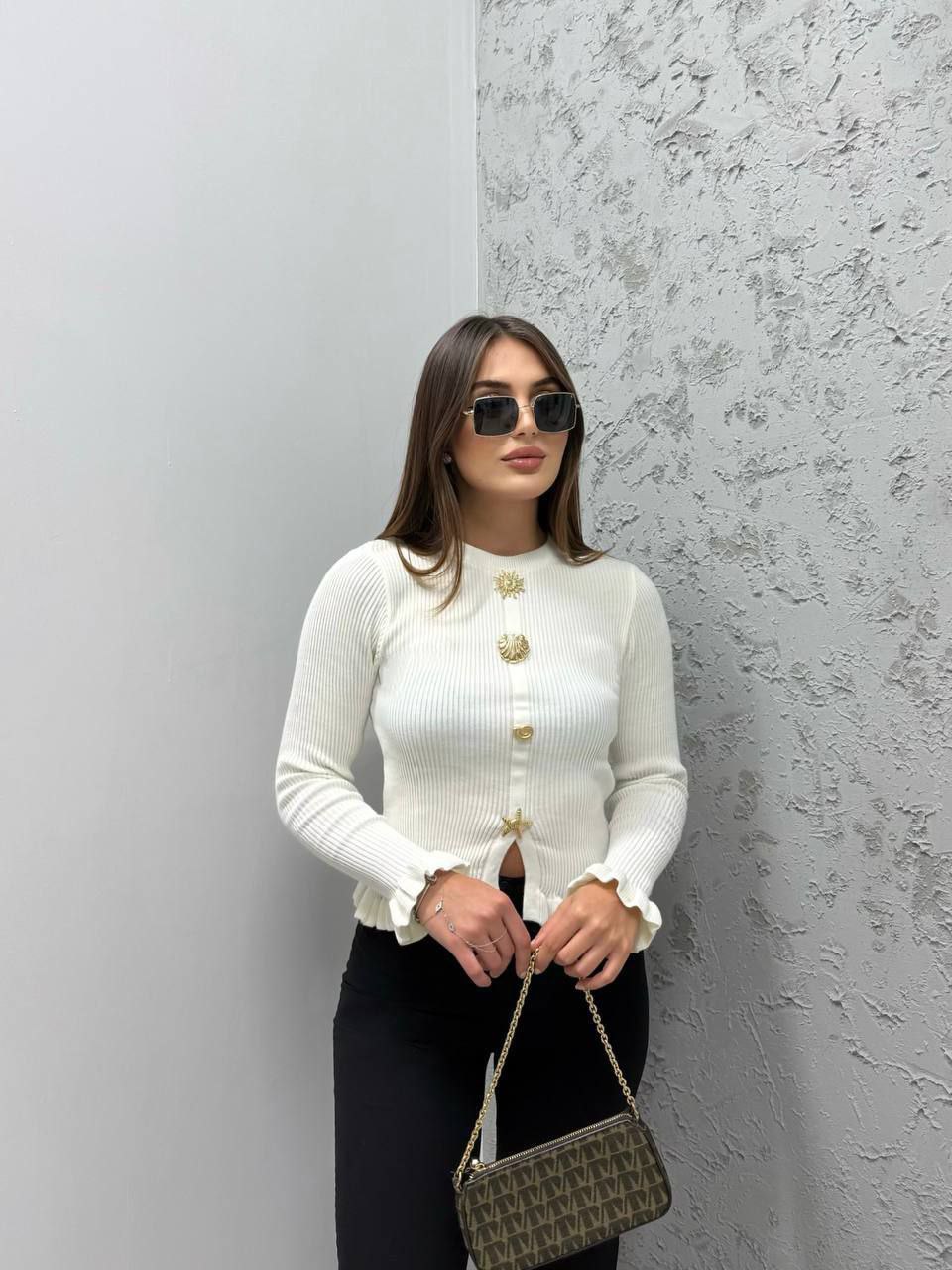 Altın Düğme Detaylı Volanlı Triko